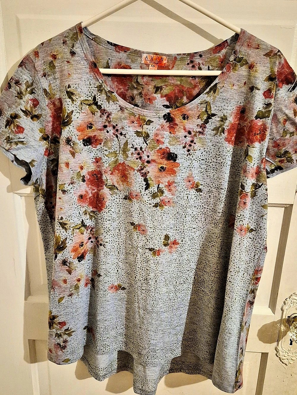 AVLN Studio Floral Short Sleeve Blouse in Grey Size XXL